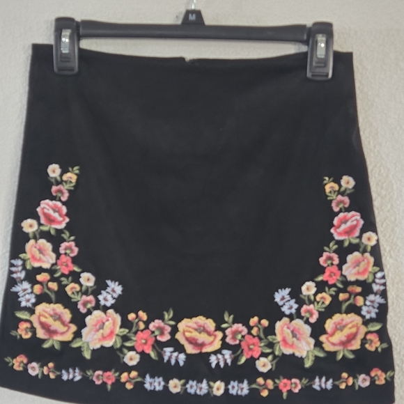 Forever 21 Black Mini Skirt with Floral Embroidery - Picture 3 of 10